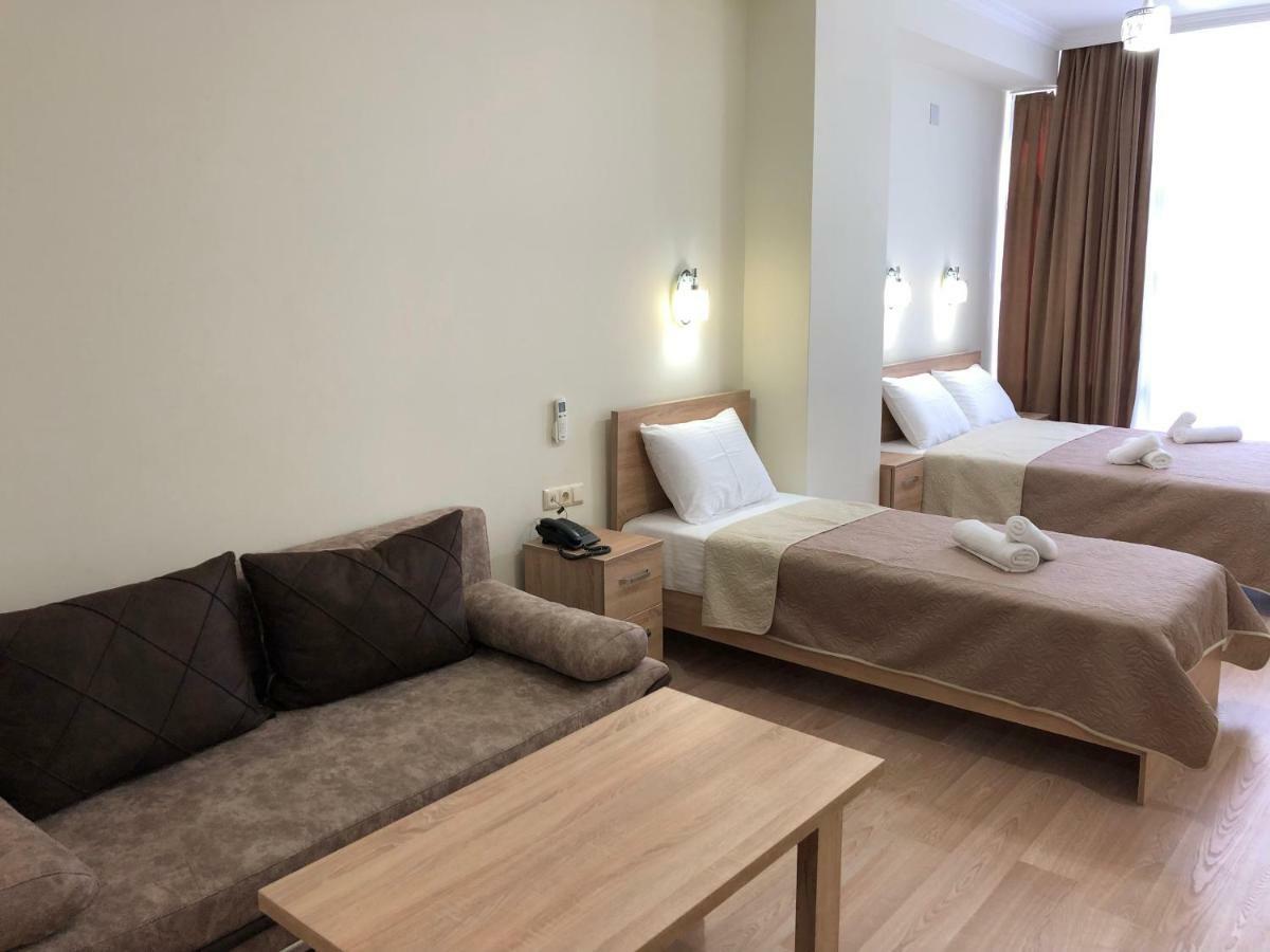 Hotel Belugo Batumi Exterior photo